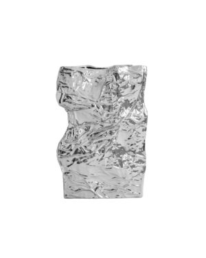 Minimalistinio dizaino suglamžyta chromo spalvos vaza