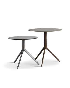 Du metaliniai skirtingo aukščio šoniniai staliukai "Flare"