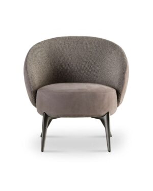 Modernaus dizaino pilkos spalvos fotelis "Helena" su aukštomis metalinėmis kojelėmis