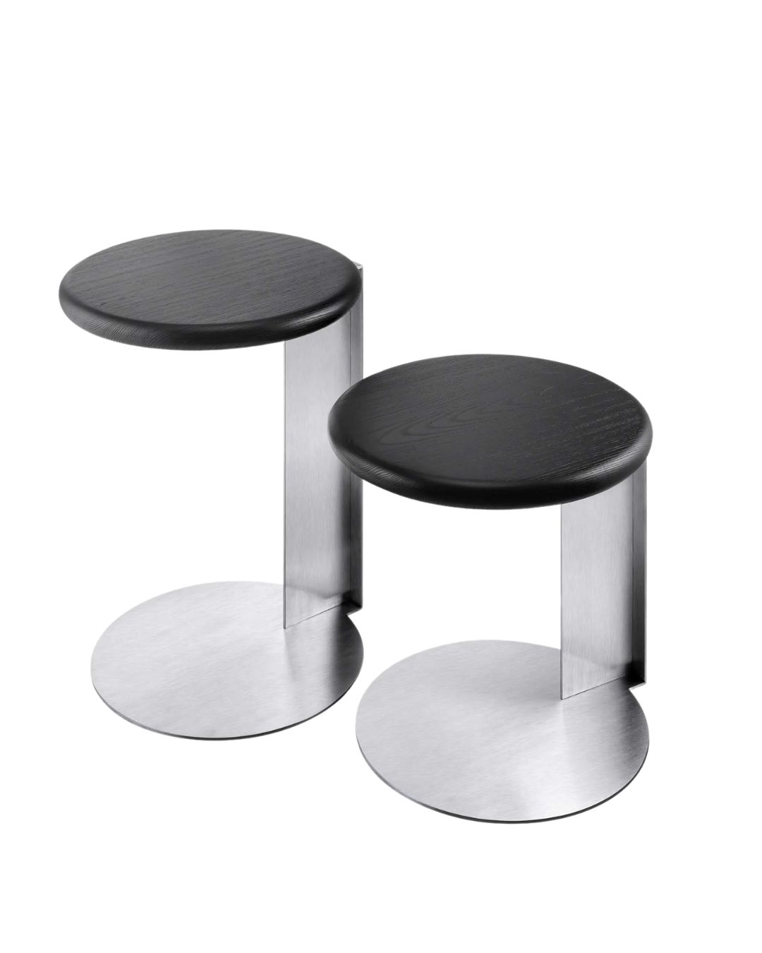 Duda plieniniai šoniniai staliukai su juodo medžio stalviršiu