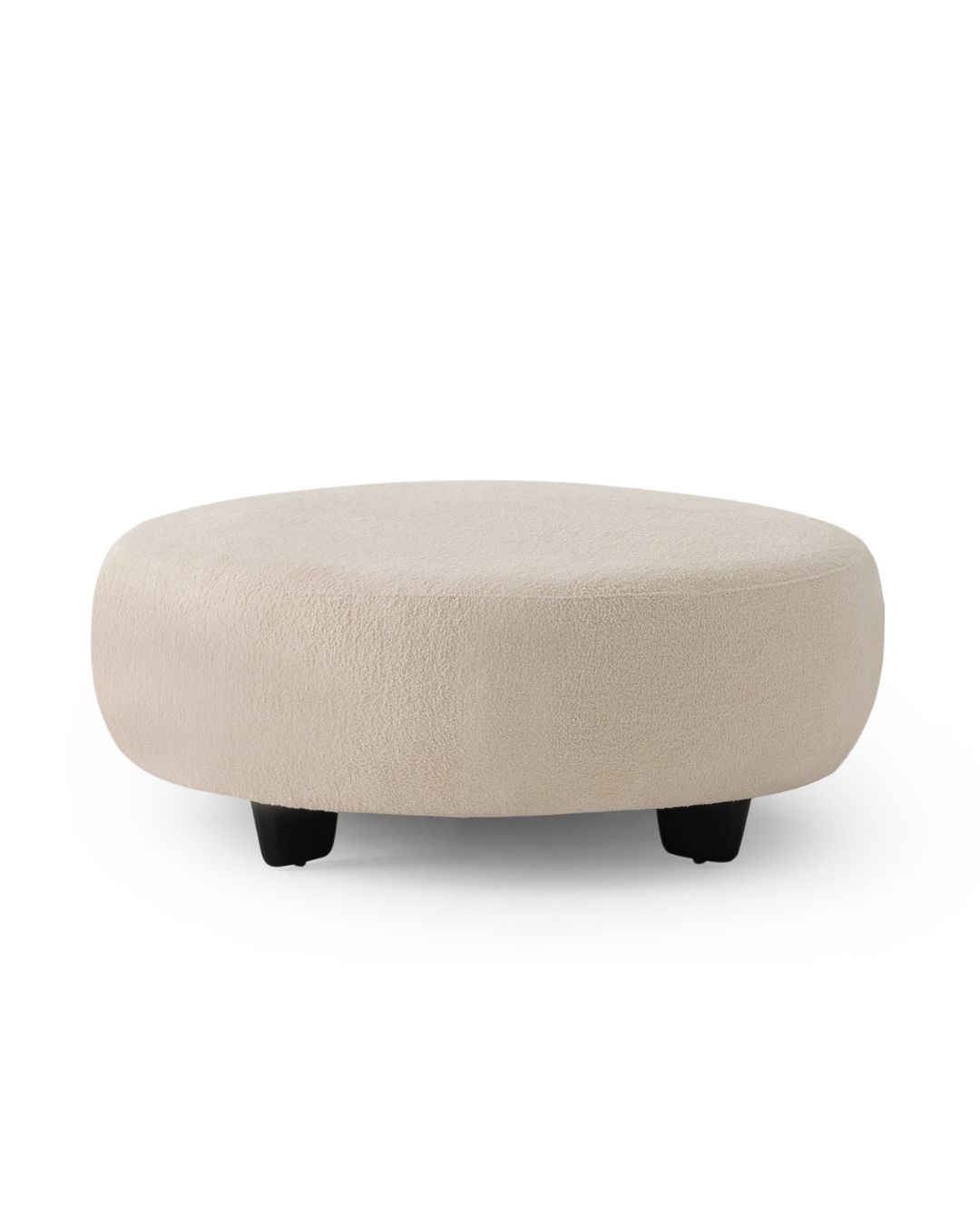 Baltos spalvos apvalus pufas su žemomis juodomis kojelėmis