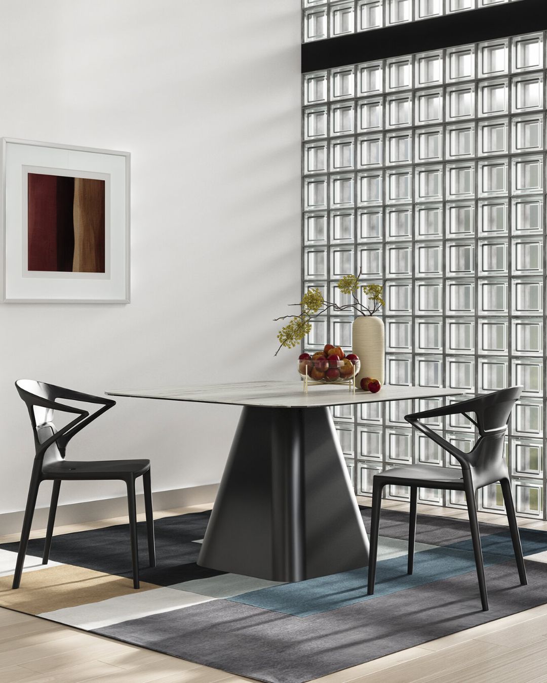 Pietų stalas Ely su juodos spalvos kūgio formos baze ir baltu keramikiniu stalviršiu - nuotrauka interjere