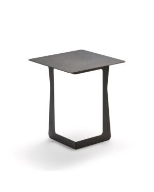 Nedidelis metalinis kavos staliukas