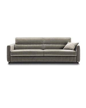 Rusvos spalvos dvivietė sofa baltame fone