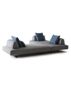 Modulinė pilkos spalvos sofa baltame fone