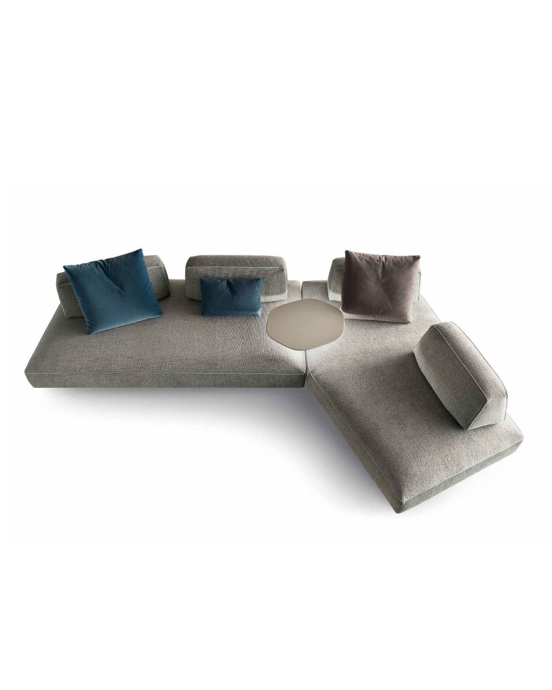 Modulinė pilkos spalvos sofa baltame fone