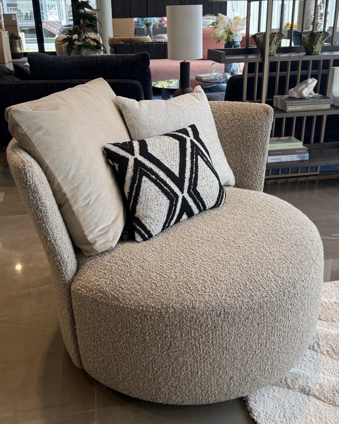 LOVE CHAIR L - Image 2